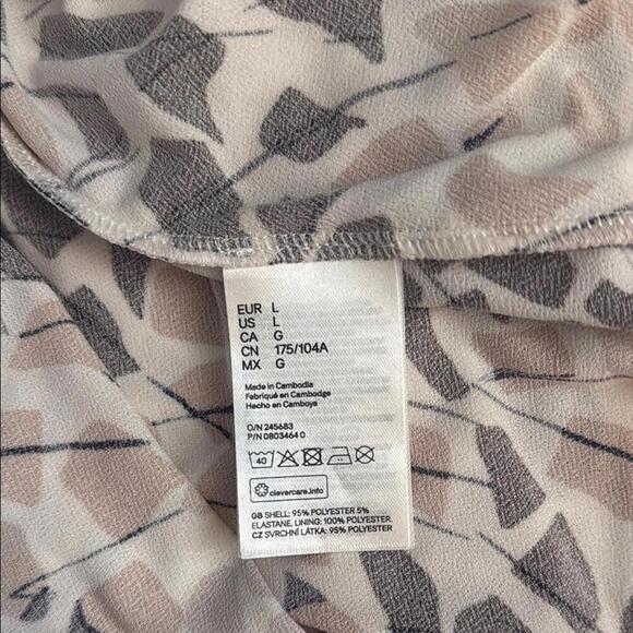 Richard Allen x H&M Brown and Black and Cream colour Dress with Bishop Sleeves - Picture 8 of 8